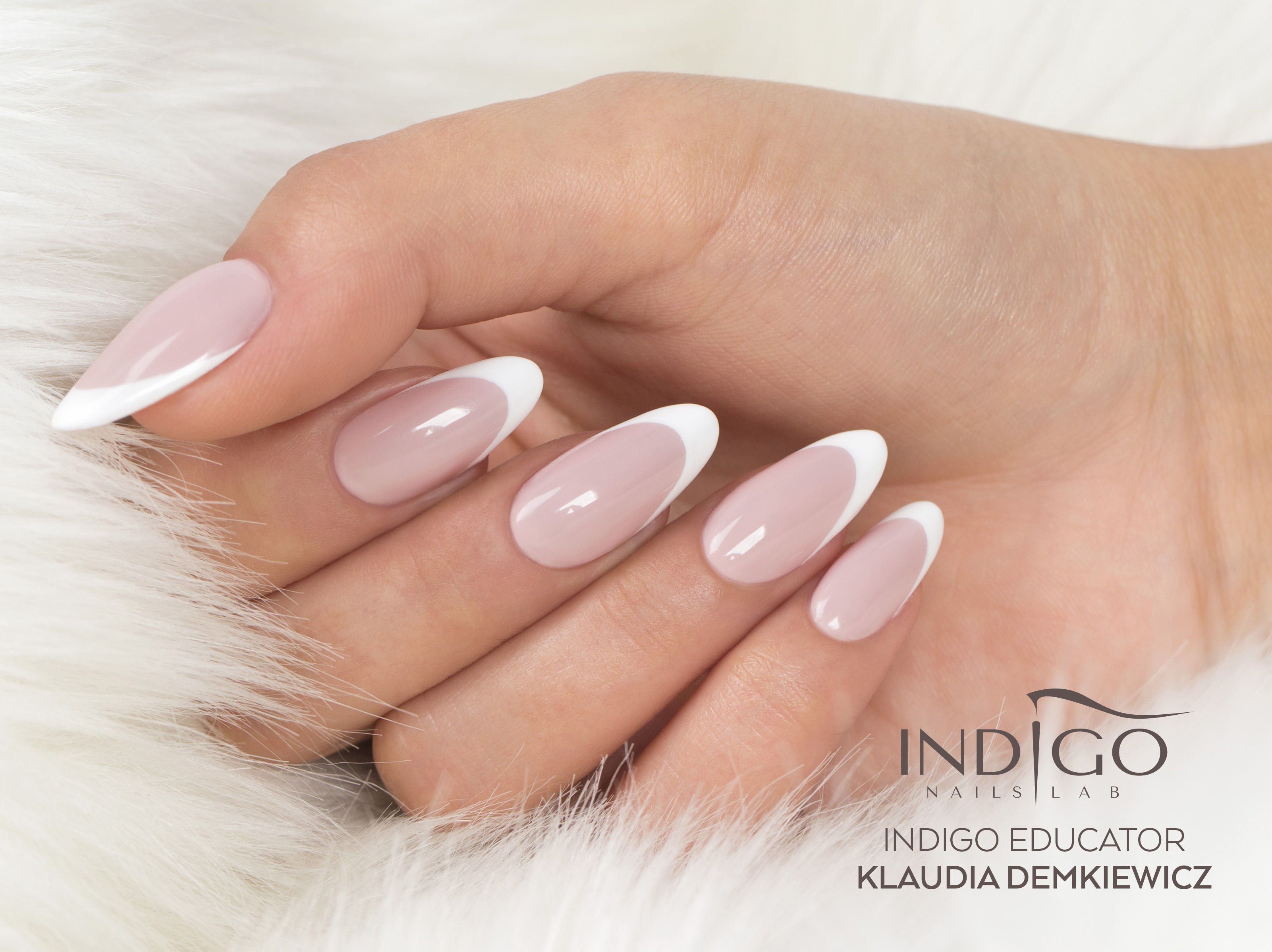 French manicure autorstwa Klaudii Demkiewicz