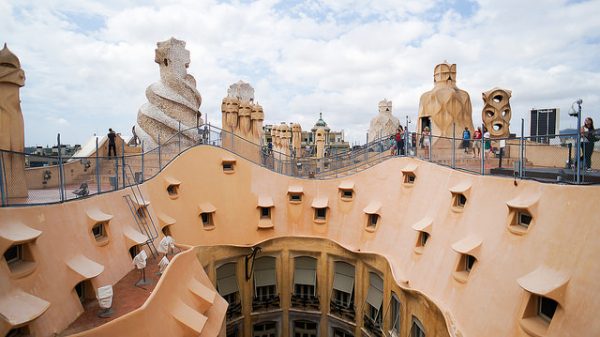 Dach Casa Mila - to właśnie tu odbywają się letnie koncerty, sierpień 2018 w Barcelonie