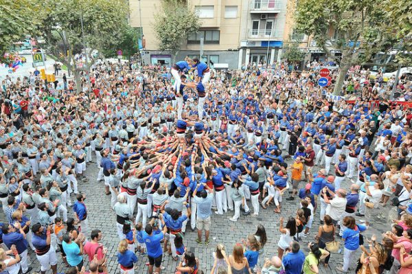 Tak wznoszone są katońskie wieże, marzec 2018 w Barcelonie