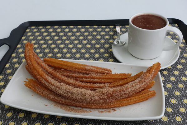 Chocolate con churros - to jeden z tych smakołyków, na który w Barcelonie trzeba się skusić , najciekawsze barcelońskie ulice