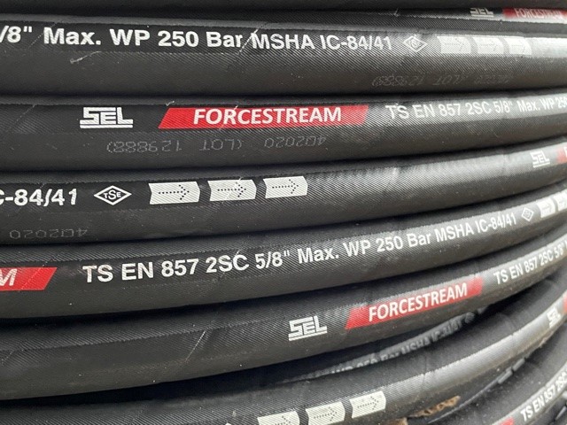 2SC High pressure hose with 2 steel wire braidings